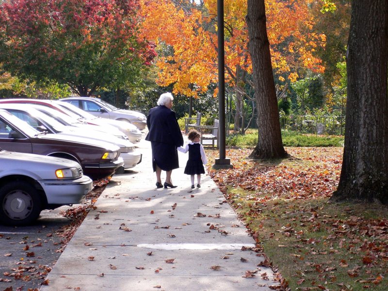 photo_tips_grandparents_20140805-20140805-Cathy-Rawl-Edwardsu200E-granddaughter-with-gr-grandma